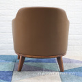 Replica Leslie Lounge stoel met massief houten frame